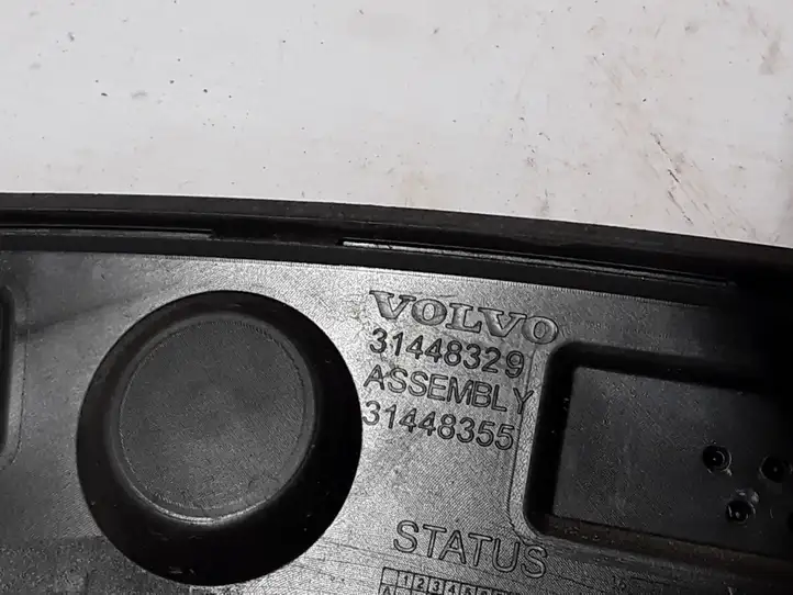 Volvo XC40 (2017 - ) 31448329 Молдинг крыла — фото 2