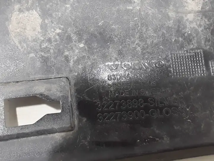 Volvo XC40 (2017 - ) 32273900 Нижняя часть переднего бампера — фото 4