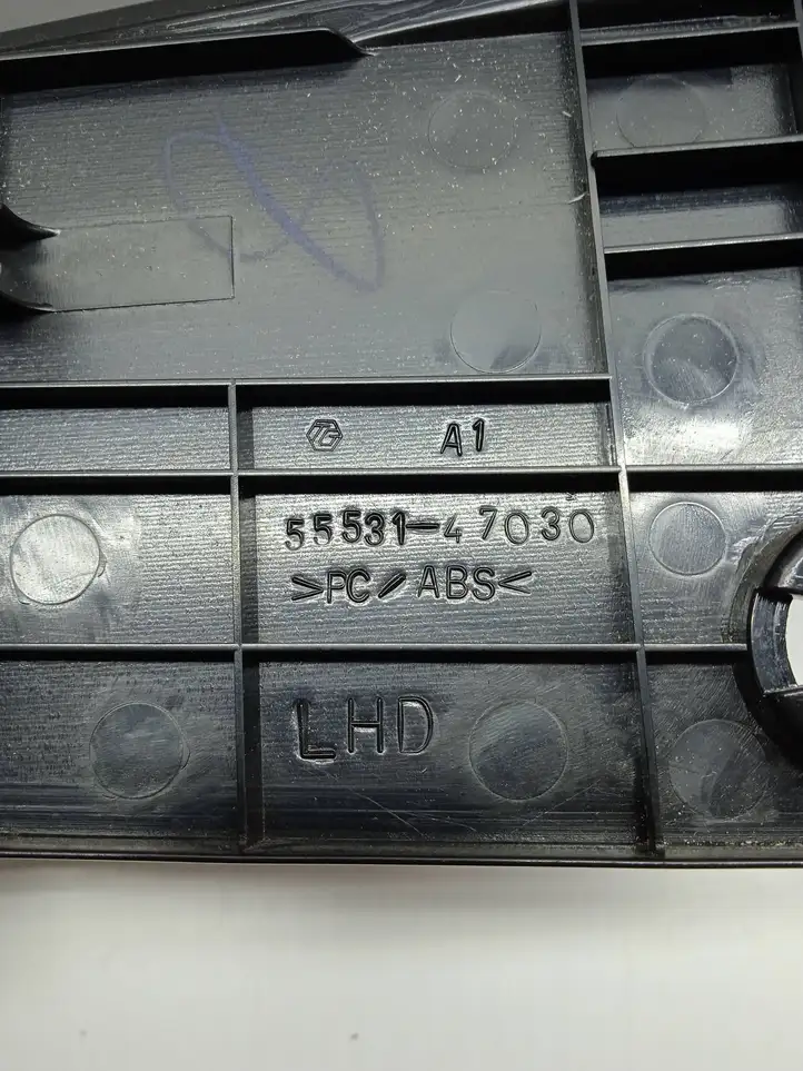 Toyota Prius (XW20) (2003 - 2009) 5553147030 Вещевой ящик — фото 7