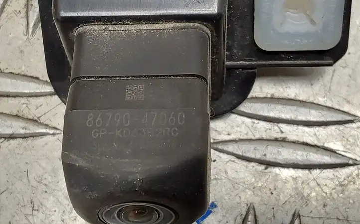 Toyota Prius+ (ZVW40) (2011 - 2018) 8679047060 Видеокамера заднего вида — фото 3