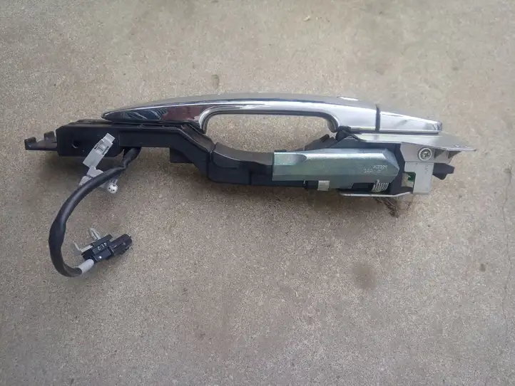 Nissan Leaf I (ZE0) (2010 - 2017) Наружная ручка двери — фото 2