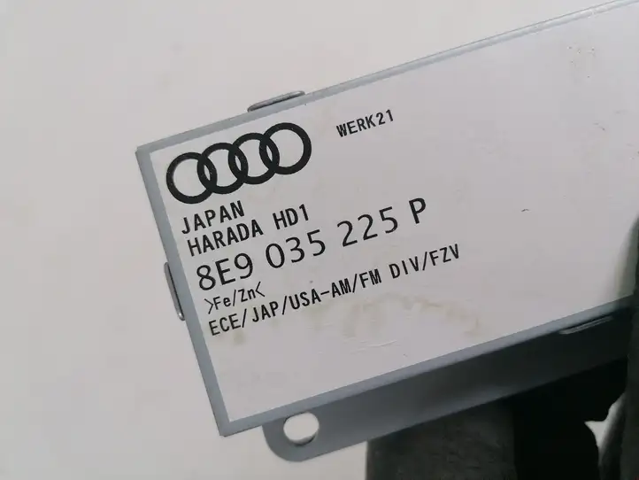Audi A4 S4 B7 8E 8H (2004 - 2009) 8E9035225P Усилитель антенны — фото 2