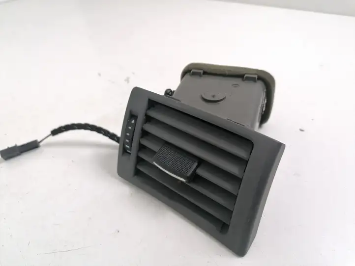 Audi A4 S4 B7 8E 8H (2004 - 2009) 8E0820902F Боковой воздушный дефлектор — фото 1