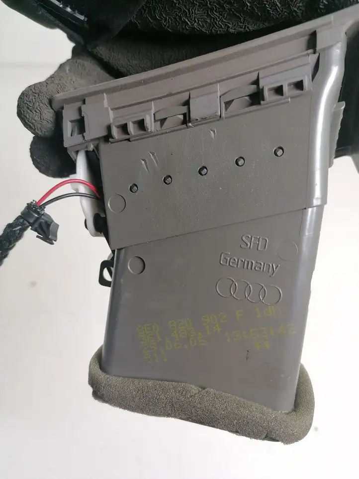 Audi A4 S4 B7 8E 8H (2004 - 2009) 8E0820902F Боковой воздушный дефлектор — фото 2