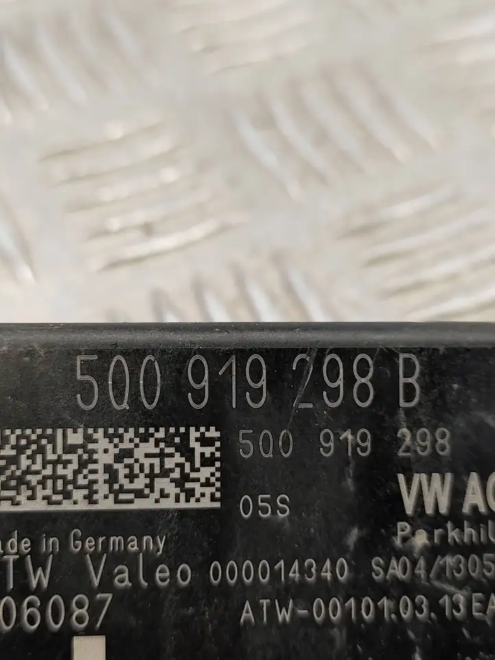 Volkswagen Golf VII (2013 - 2019) 5Q0919298B Блок управления парктрониками — фото 2