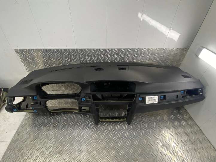 9120325 BMW 3 E90 E91 Panelė