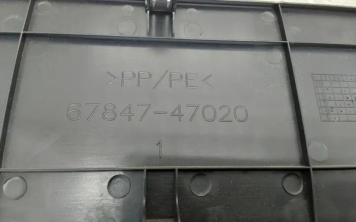Toyota Prius+ (ZVW40) (2011 - 2018) 6784747020 Обшивка багажника — фото 3