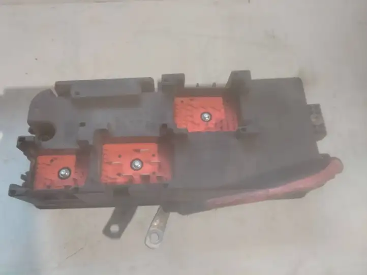 Opel Vectra (2005 - 2009)  13205802 Блок предохранителей