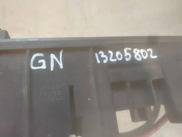 Opel Vectra (2005 - 2009)  13205802 Блок предохранителей