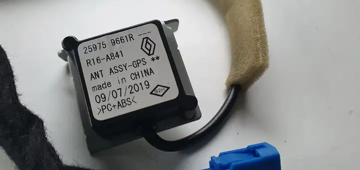 Renault Captur (2013 - 2020) GPS антенна — фото 4