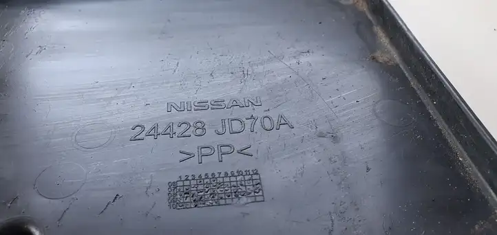Nissan Qashqai (2013 - 2017) Площадка аккумулятора — фото 3