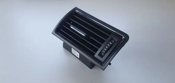 Skoda Rapid (NH) (2012 - 2019) Боковой воздушный дефлектор — фото 2