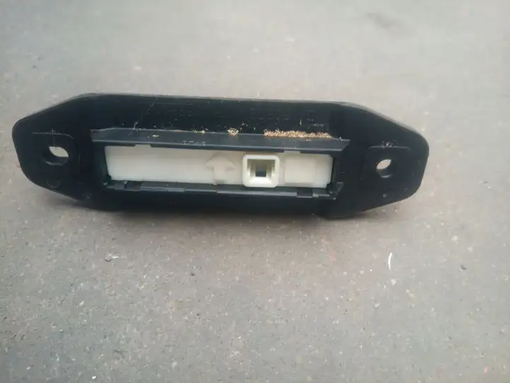 Toyota Auris E180 (2012 - 2018) Кнопка закрытия крышки багажника — фото 2