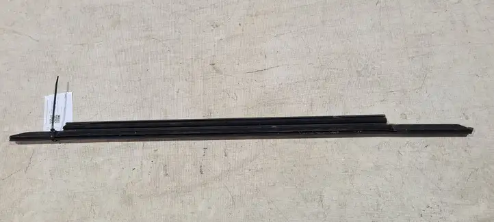 Audi A6 C7 (2011 - 2014) 4G0853763 Накладка стекла задней двери — фото 2
