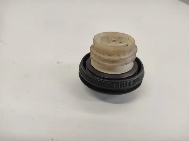 Nissan Крышка топливного бака — фото 3