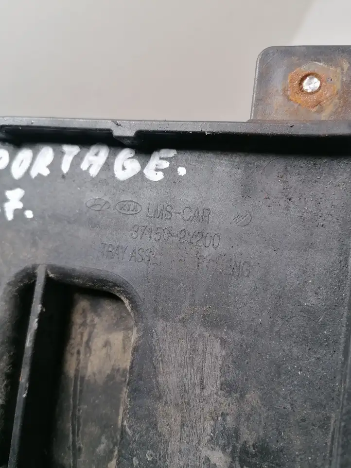 (2011 - 2016) 371502Y200 Площадка аккумулятора — фото 3