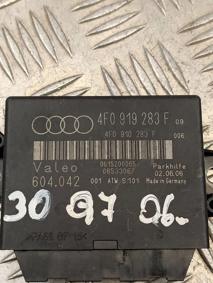 Audi Q7 4L (2005 - 2009) 4F0919283F Блок управления парктрониками — фото 5
