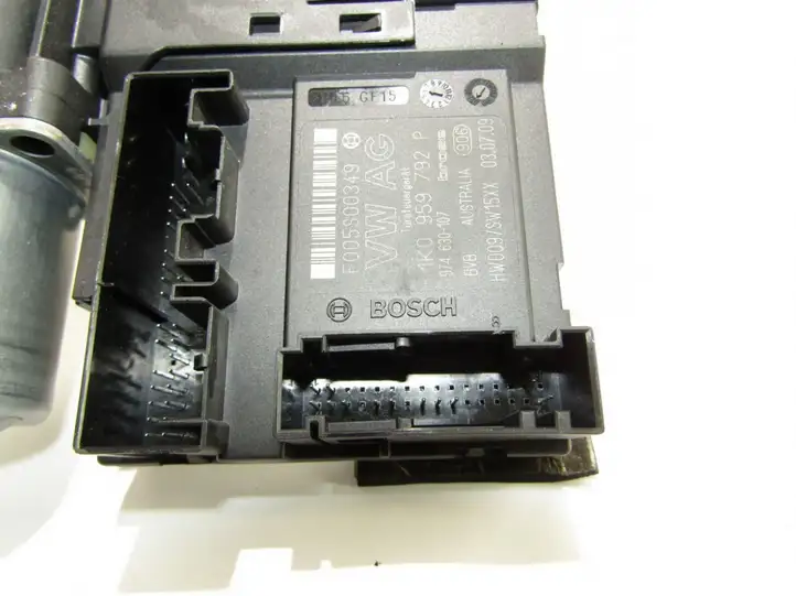 Volkswagen PASSAT B6 (2005 - 2010)   Механизм подъема окон передней двери