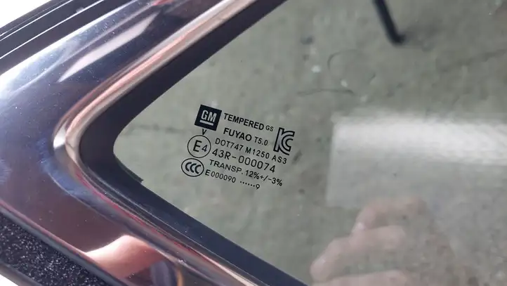 Buick Encore II (2019 - ) 3828 Форточка двери — фото 2