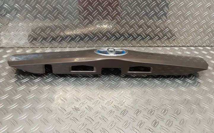 Toyota Prius+ (ZVW40) (2011 - 2018) 7680147140 Подсветка номера — фото 2