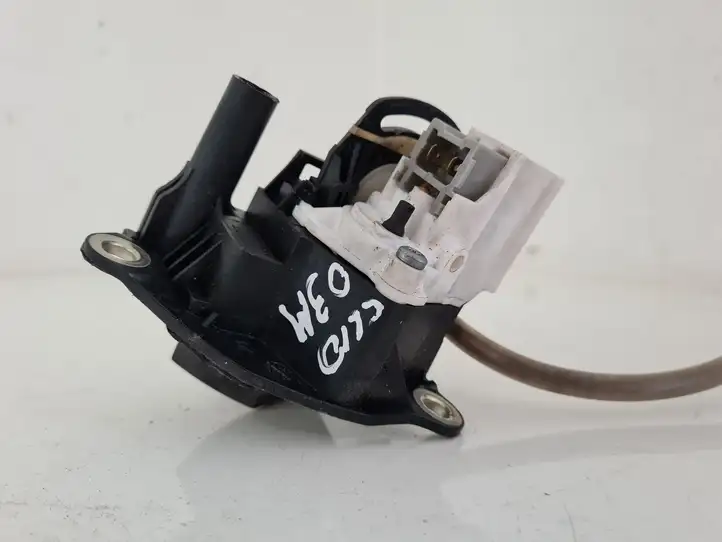 Renault Clio II (2001 - 2005) 8200060917 Кнопка закрытия крышки багажника — фото 2