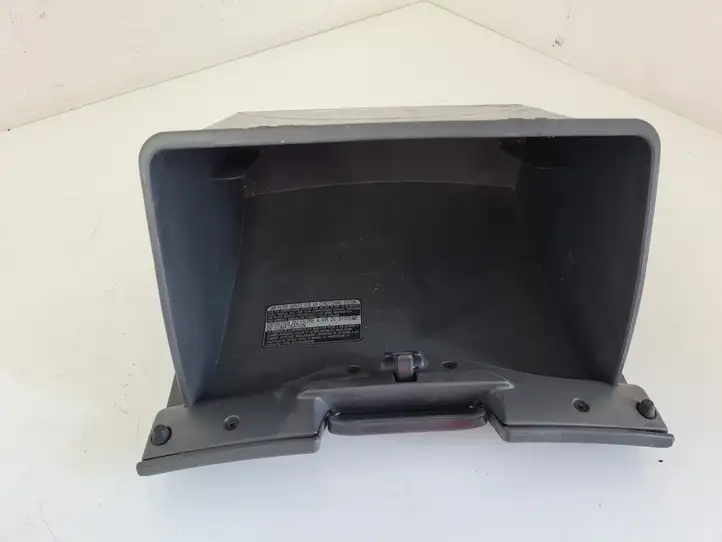 Toyota Yaris (2003 - 2005) 555500D010B Вещевой ящик — фото 4