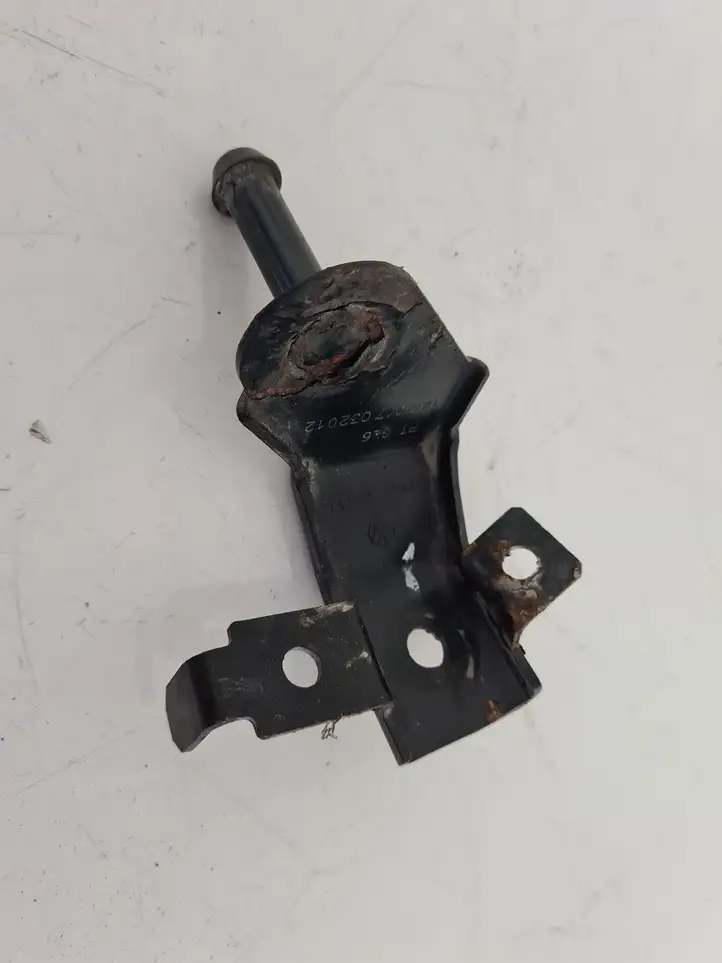 Volkswagen Sharan (2010 - 2015) 7N0253461C Кронштейн глушителя — фото 1