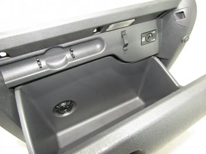 Volkswagen Golf Plus (2004 - 2008) Вещевой ящик — фото 3