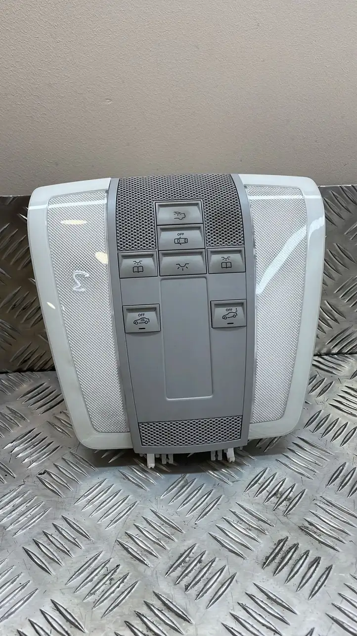 Mercedes-Benz C W204 (2007 - 2014) A2048702758 Передняя подсветка — фото 1