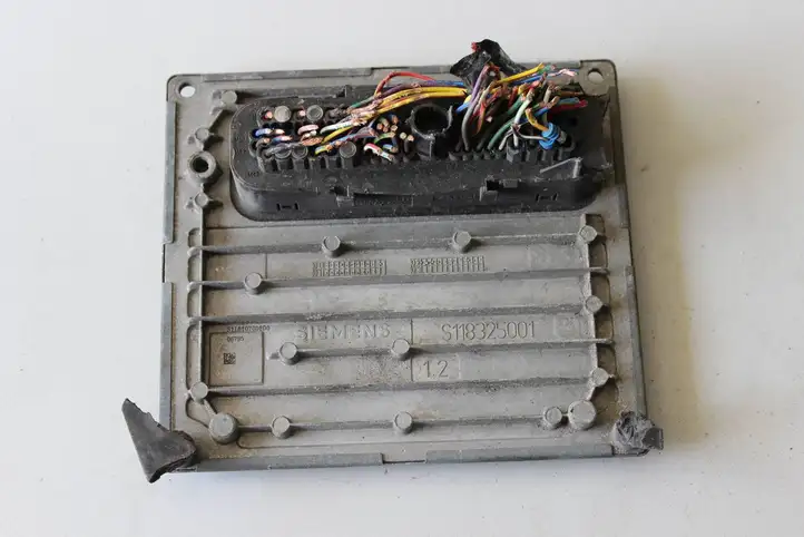 Ford Fiesta (2000 - 2005)  3S6112A650EB Блок управления двигателя