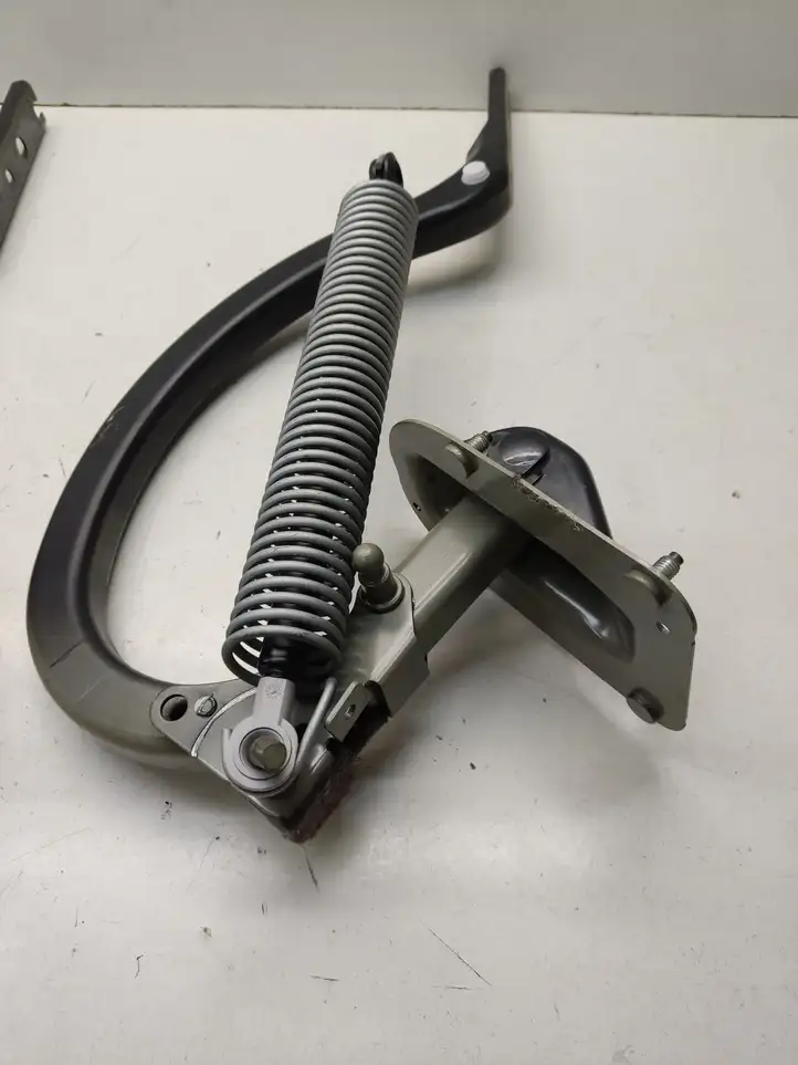 BMW 5 F10 F11 (2009 - 2016)   Петля (петли) задней крышки