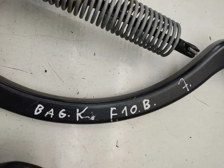 BMW 5 F10 F11 (2009 - 2016)   Петля (петли) задней крышки