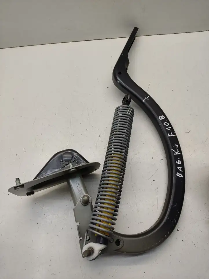 BMW 5 F10 F11 (2009 - 2016)   Петля (петли) задней крышки