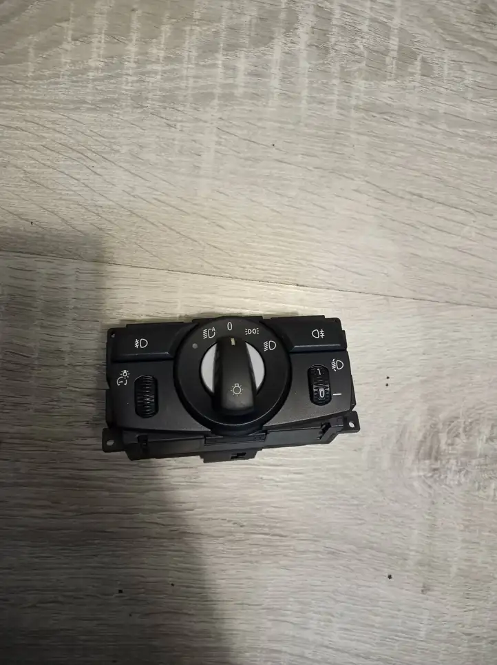 BMW 5 E60 E61 (2004 - 2010) 6988555 Включатель фонарей — фото 1