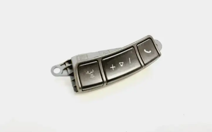 BMW 7 E65 E66 (2001 - 2008) 6911585 Кнопки на рулевом колесе — фото 1