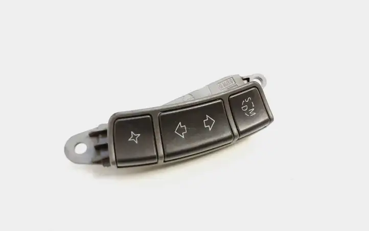 BMW 7 E65 E66 (2001 - 2008) 6911586 Кнопки на рулевом колесе — фото 1