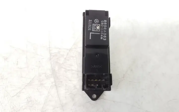 Mitsubishi Outlander (2007 - 2012) 8608A063 Кнопка стеклоподъемников — фото 3