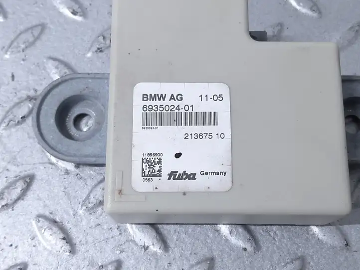 BMW 3 E90 E91 (2005 - 2012) 6935024 Усилитель антенны — фото 2