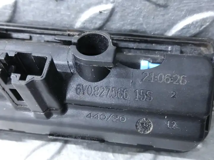 Skoda Fabia Mk3 (NJ) (2015 - 2021) 6V0827566 Кнопка закрытия крышки багажника — фото 4