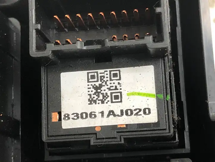 Subaru Outback (2009 - 2014) 83061AJ020 Кнопка ручного тормоза — фото 2