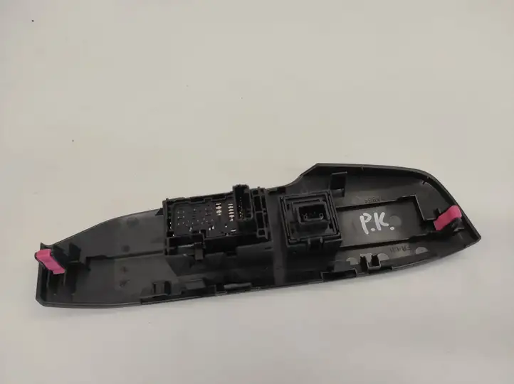 Lexus NX (2021 - ) 7424078020 Кнопка стеклоподъемников — фото 2