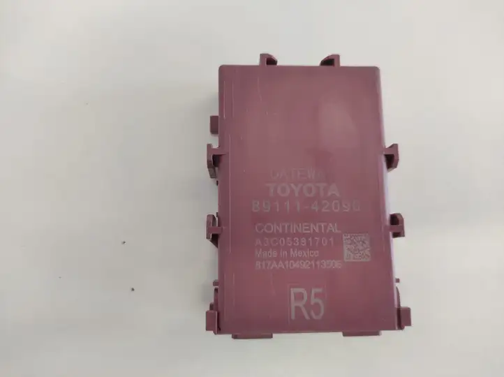Toyota RAV 4 (XA50) (2018 - ) 8911142090 Модуль Gateway — фото 1