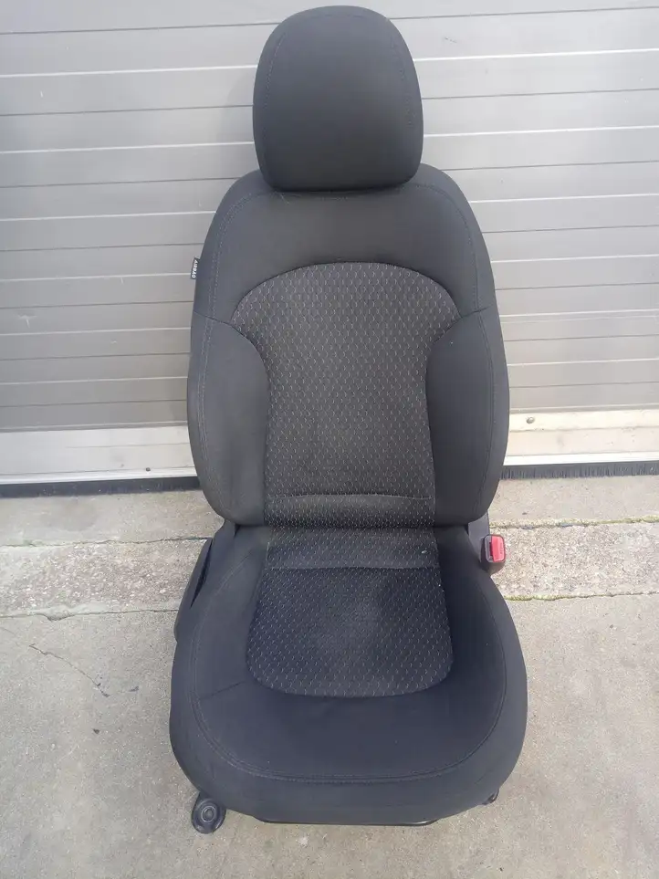 Kia     Переднее сиденье водителя