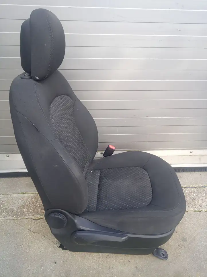 Kia     Переднее сиденье водителя