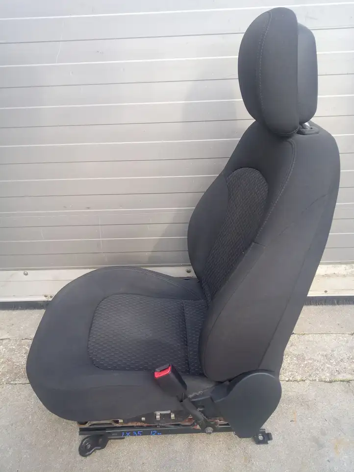 Kia     Переднее сиденье водителя