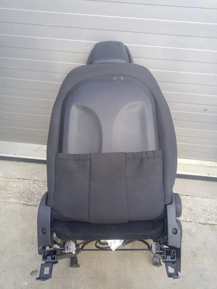 Kia     Переднее сиденье водителя