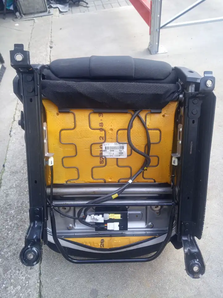 Kia     Переднее сиденье водителя