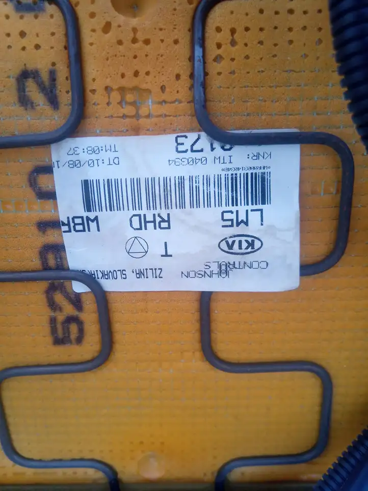 Kia     Переднее сиденье водителя