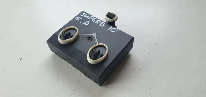 Skoda Superb B6 (3T) (2008 - 2015)   Блок управления дверью