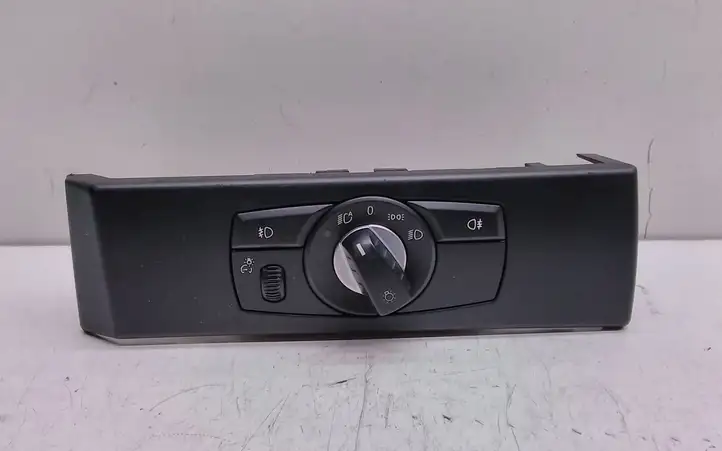 BMW 5 E60 E61 (2004 - 2010) 6988565 Включатель фонарей — фото 1